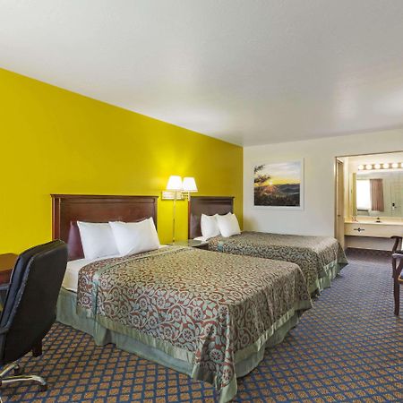 Days Inn By Wyndham Delta Bagian luar foto