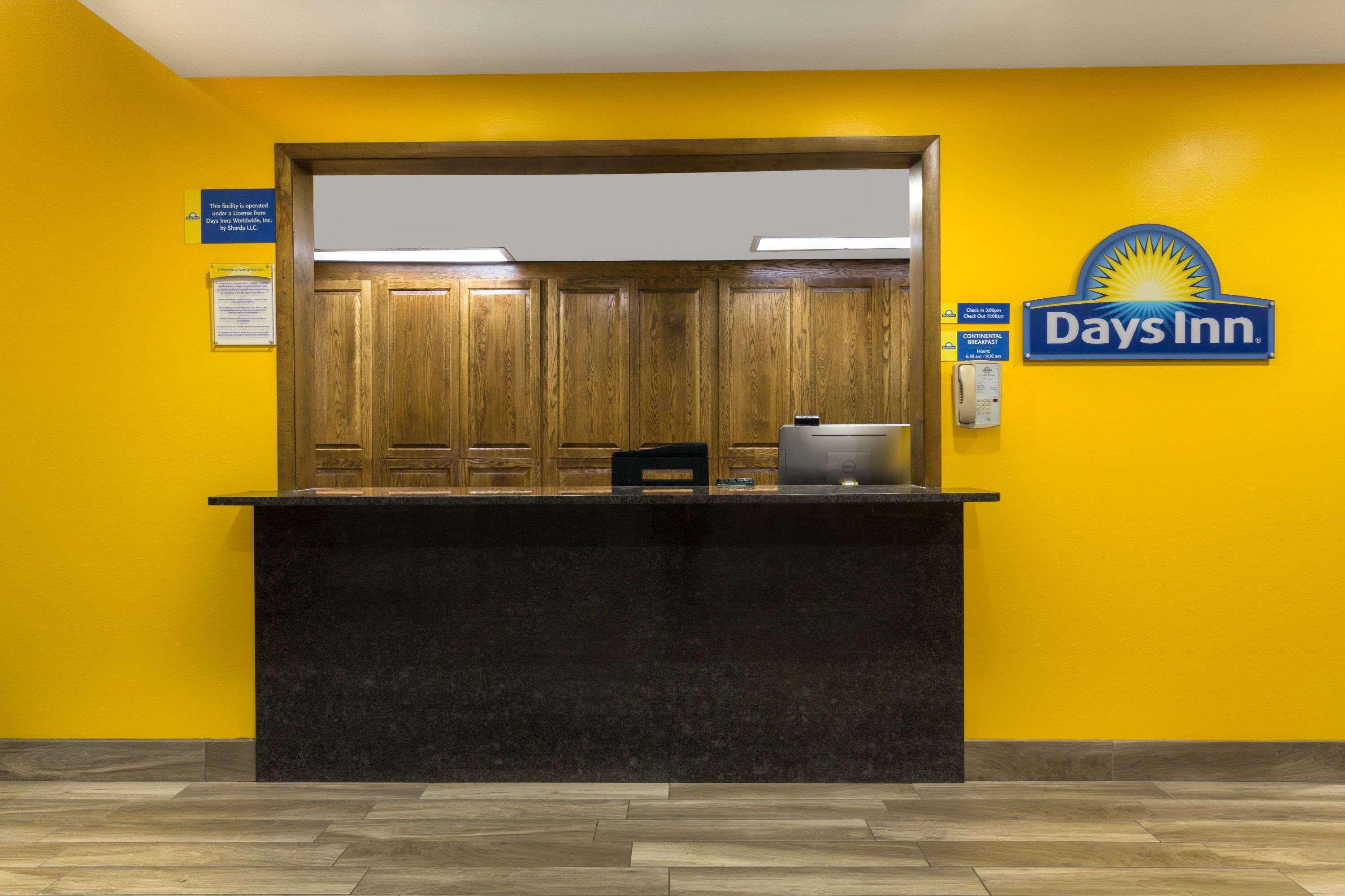 Days Inn By Wyndham Delta Bagian luar foto