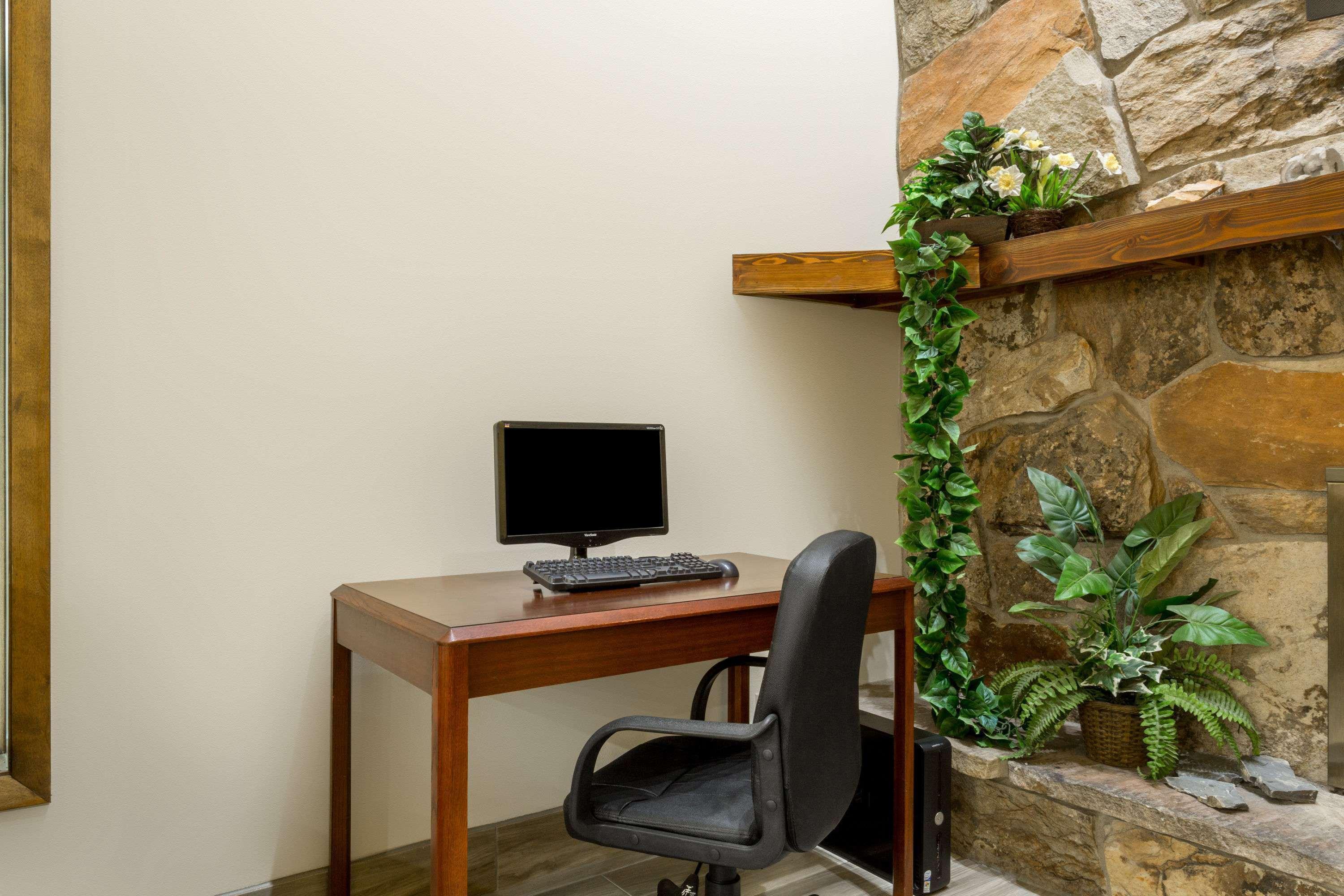 Days Inn By Wyndham Delta Bagian luar foto