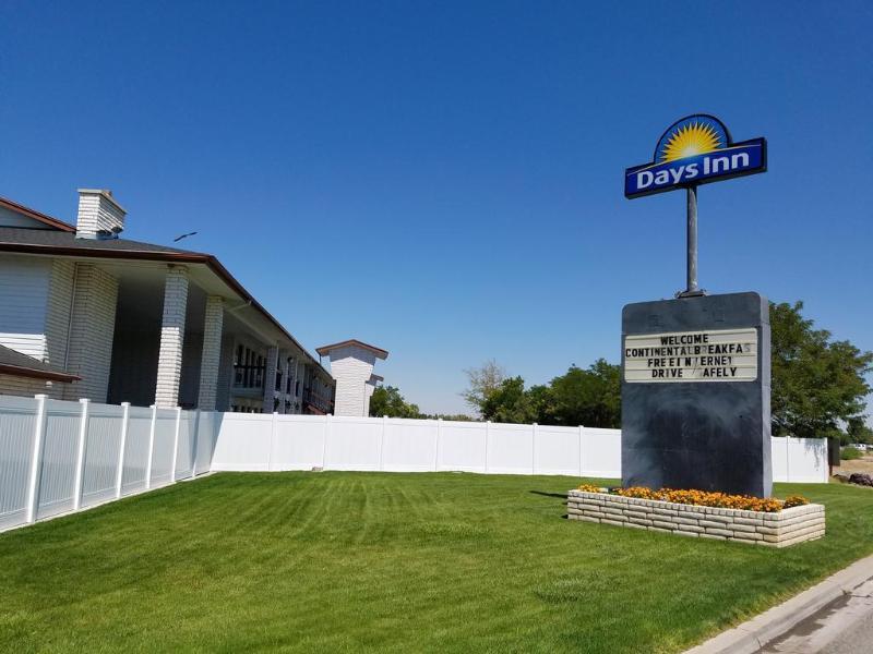 Days Inn By Wyndham Delta Bagian luar foto
