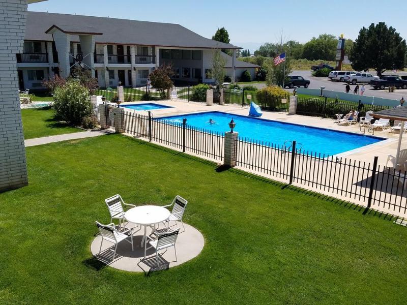 Days Inn By Wyndham Delta Bagian luar foto